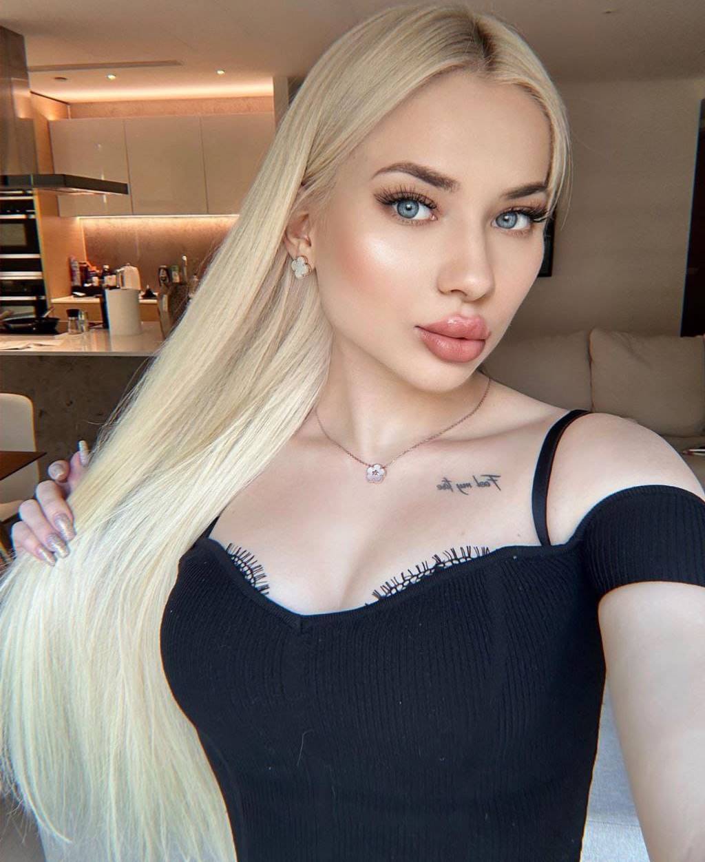 Esenyurt Escort Bayan Pınarla Zevki Zirvede Yaşa